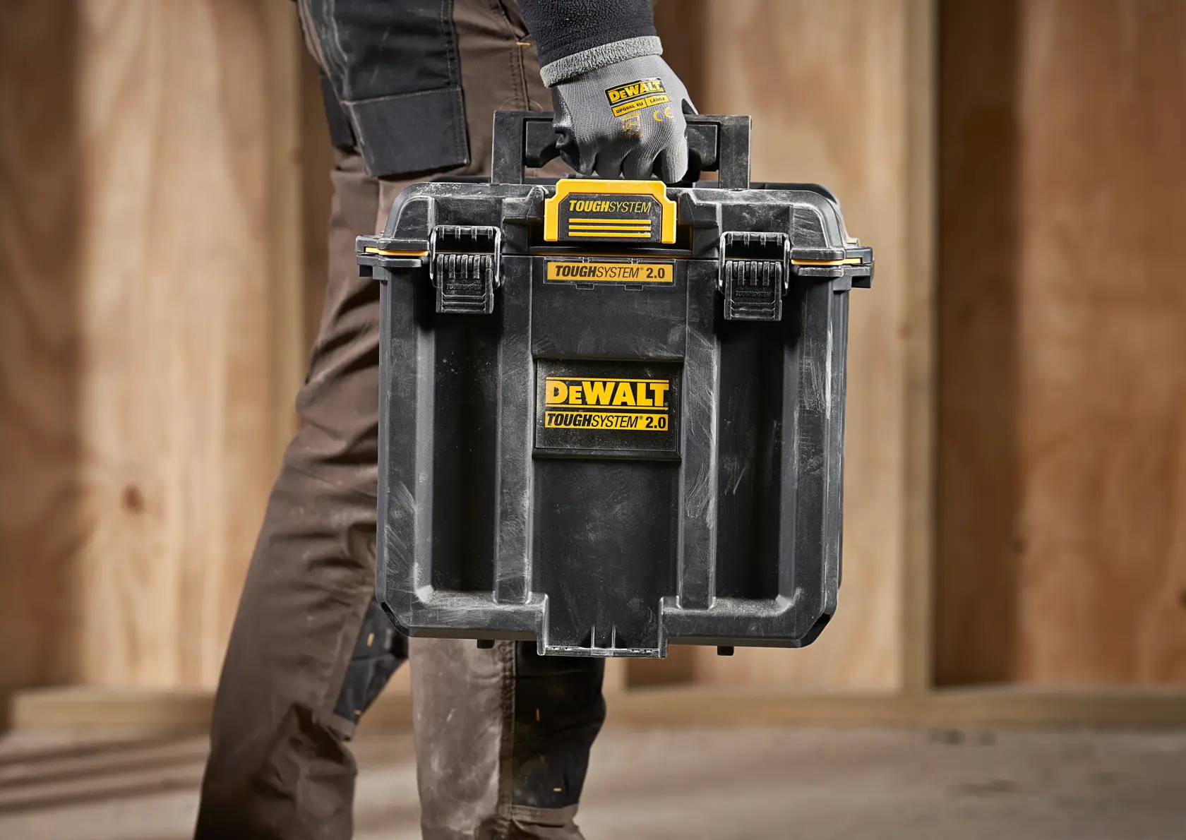 DEWALT® TOUGHSYSTEM® 2.0 Компактна дълбока кутия за съхранение с половин ширина