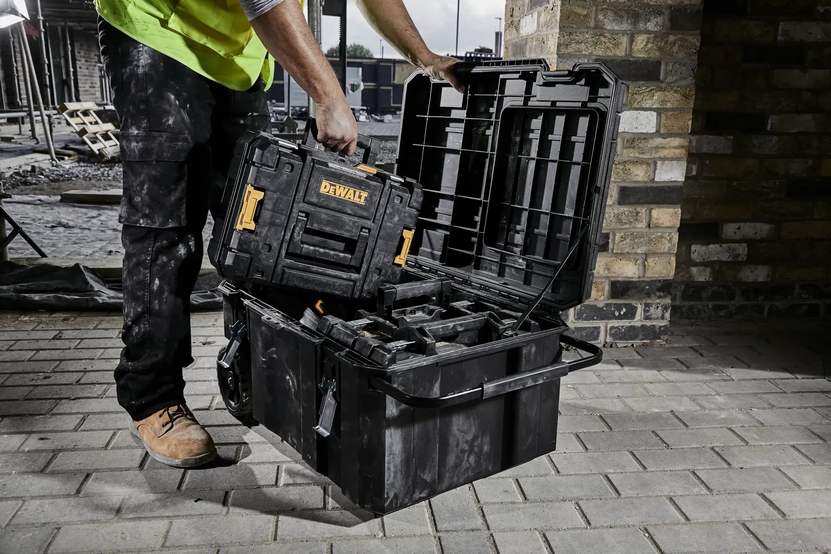 DEWALT® TSTAK Ракла за инструменти с бърз достъп