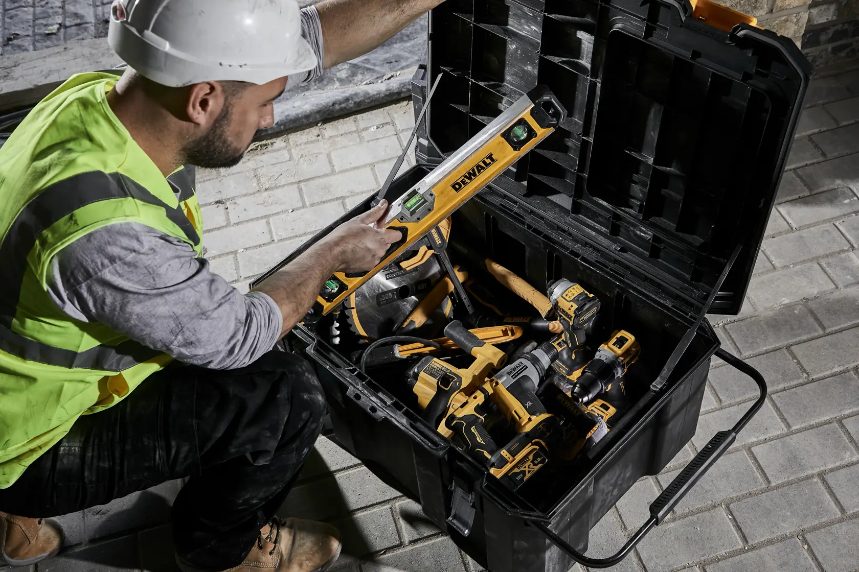 DEWALT® TSTAK Ракла за инструменти с бърз достъп