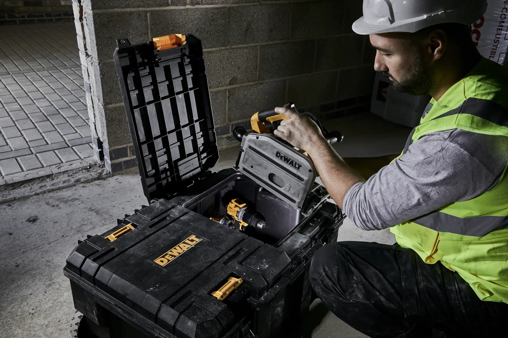 DEWALT® TSTAK Ракла за инструменти с бърз достъп