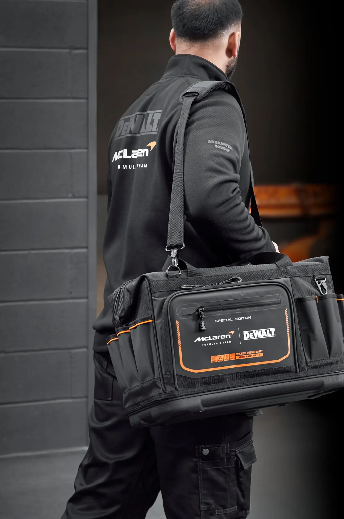 DEWALT® x McLaren F1 Team 20 инча. Професионална чанта за инструменти
