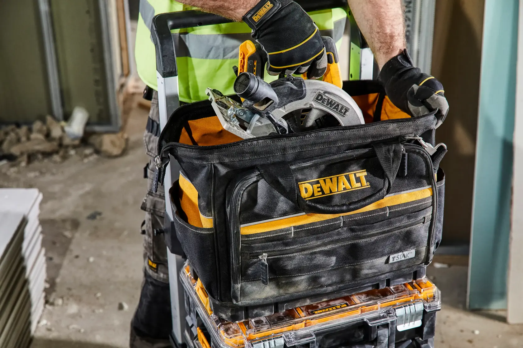 DEWALT® TSTAK® Мека чанта за инструменти