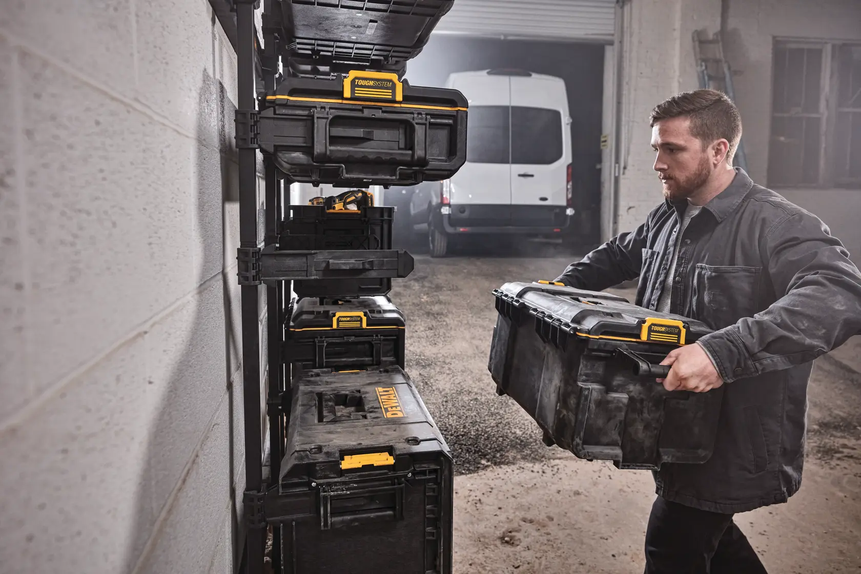 DEWALT® TOUGHSYSTEM® 2.0 Среден куфар за съхранение