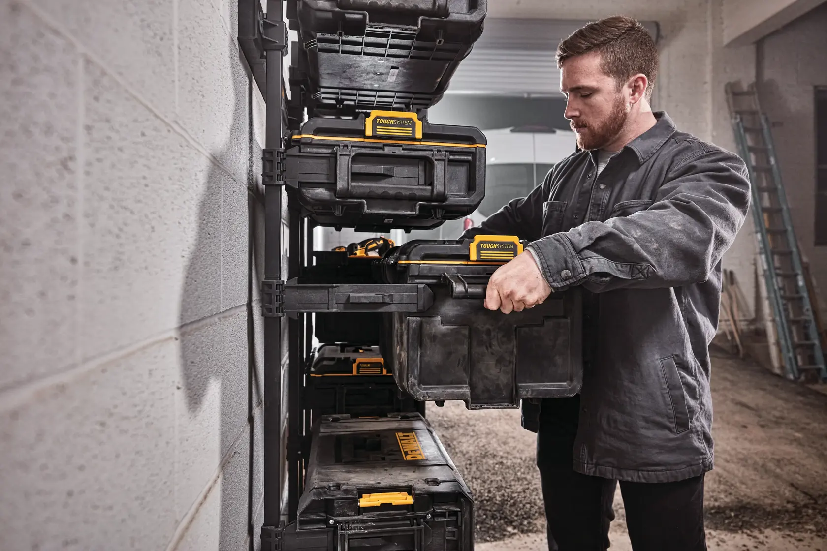 DEWALT® TOUGHSYSTEM® 2.0 Среден куфар за съхранение