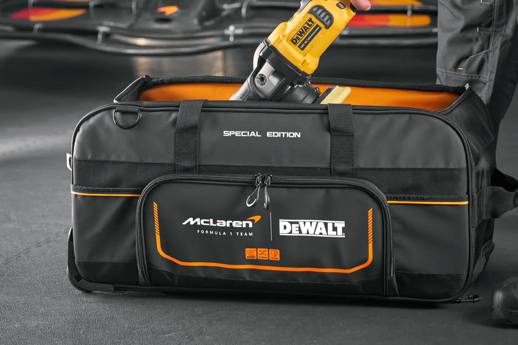 DEWALT® x McLaren F1 Team Професионален сак