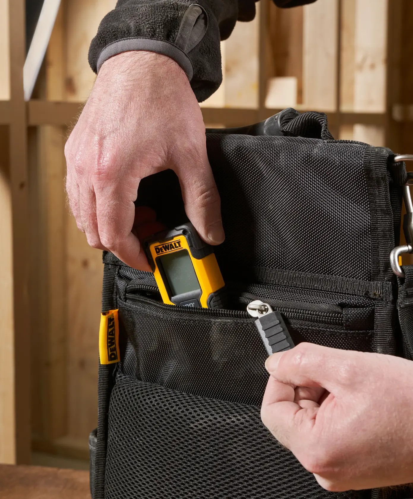 DEWALT® TSTAK® Мека чанта за инструменти